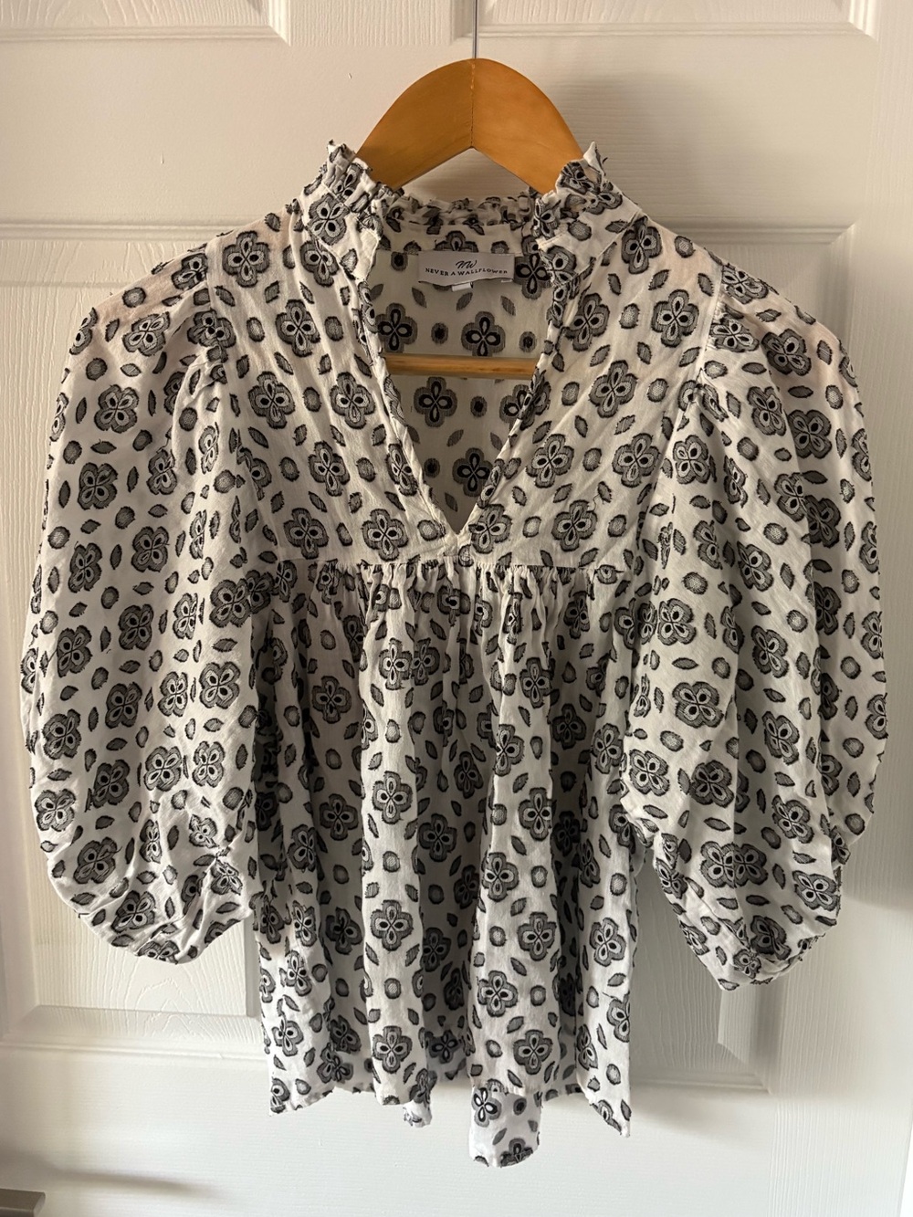 Never A Wallflower Embroidered Seashell Puff Sleeve Boho Blouse White Size XS